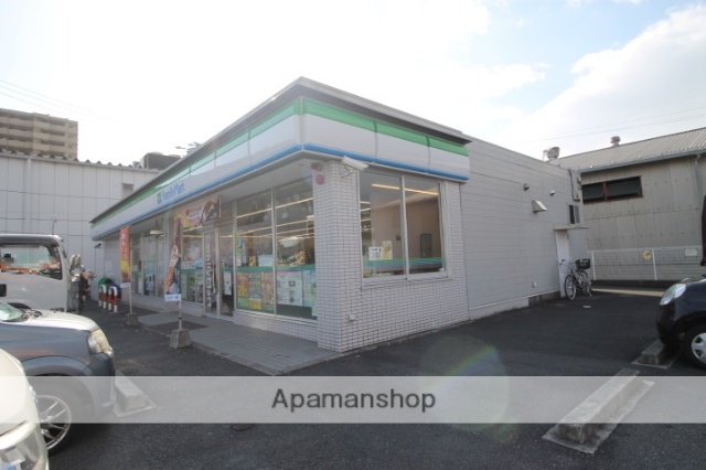 コンビニ　ファミリーマート（コンビニ）まで693m