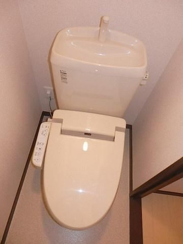 トイレ　温水洗浄便座付きトイレ