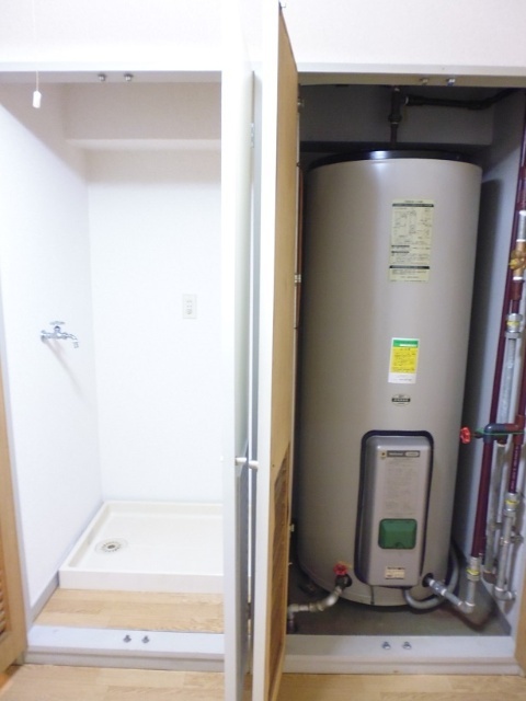 その他設備　室内洗濯機置場、電気温水器