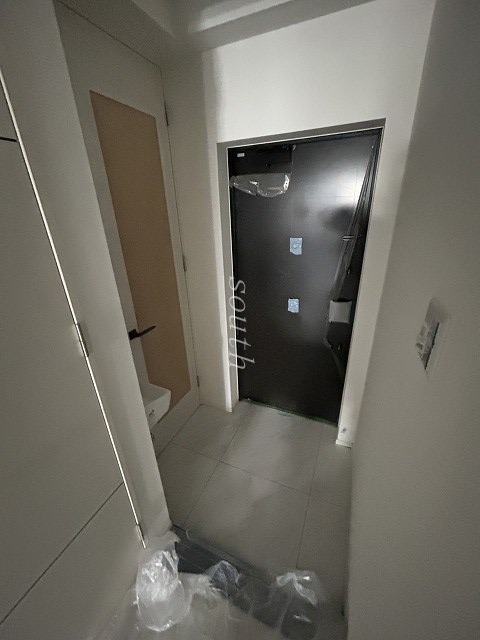 玄関　階数により室内カラーが異なります