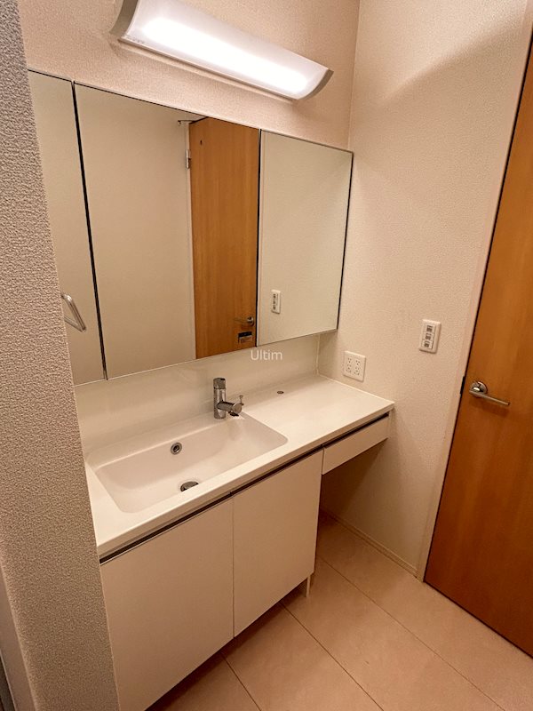 洗面設備　※同タイプの他のお部屋です
