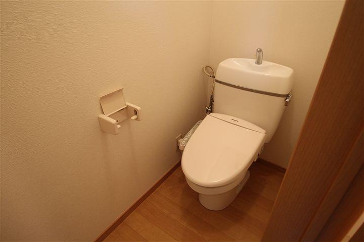 トイレ　やっぱりウォシュレット付き！