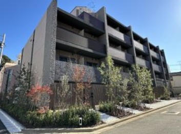 建物外観　鉄筋コンクリート造のがっちりとした建物。