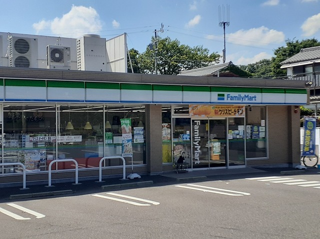 コンビニ　ファミリーマート（コンビニ）まで1200m