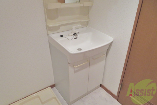 洗面設備　人気の独立洗面台。朝の準備も楽しくなります。