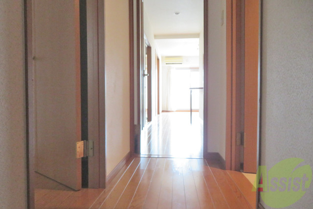 玄関　玄関からお部屋の方を撮った写真。突き当りがＬＤＫです。