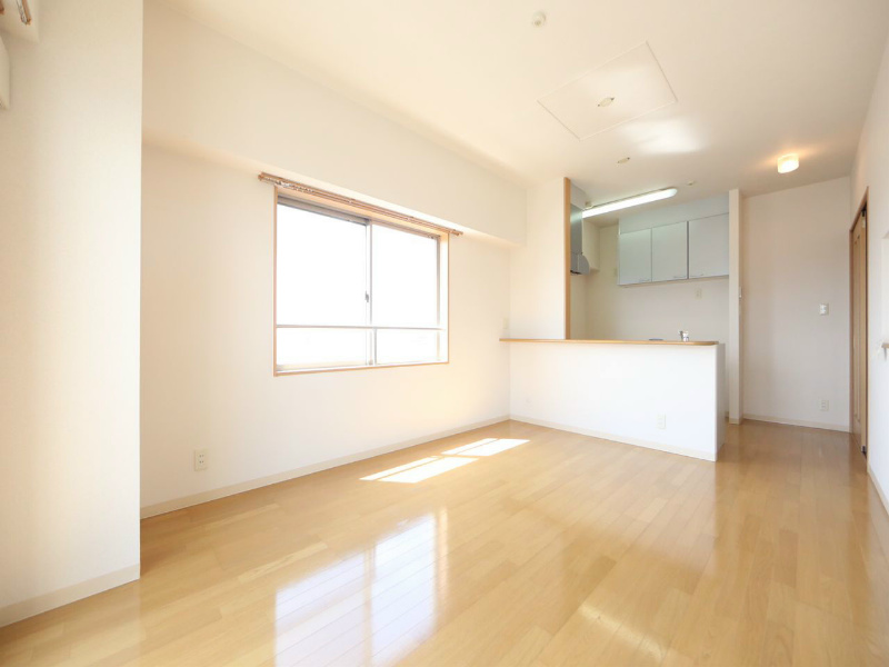 居室・リビング　ＬＤＫ12.3帖　カウンターキッチン　南西角部屋