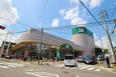 スーパー　SUPER MARKET FUJI(スーパーマーケットフジ)（スーパー）まで694m