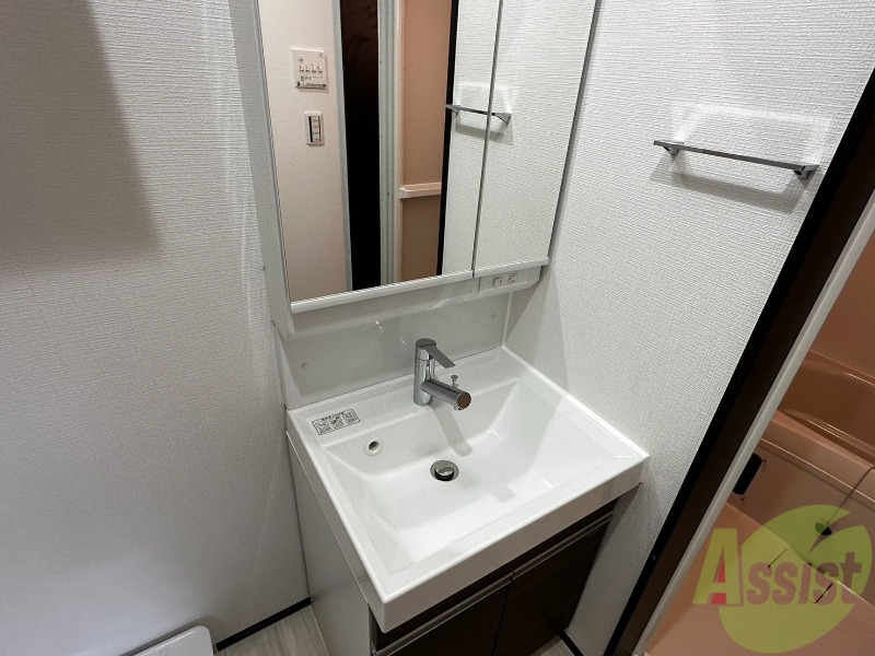 洗面設備　洗面台は独立しています。朝の身支度はこちらでどうぞ～