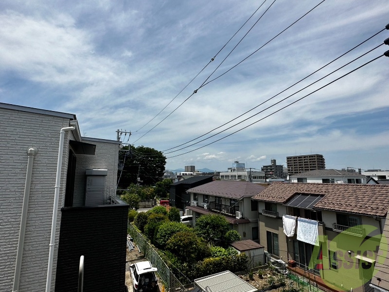 バルコニー　バルコニーがあるので洗濯物は外に干せそうですね～