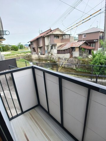 バルコニー　開放的で明るい空間を演出してくれるバルコニーです