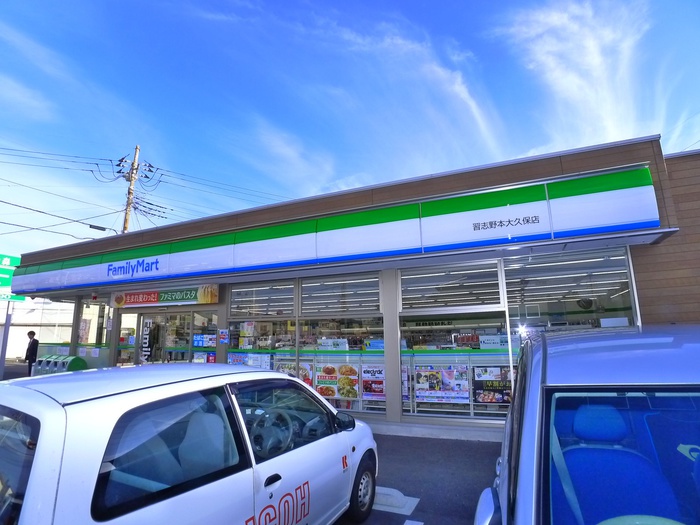 コンビニ　ファミリーマート（コンビニ）まで350m