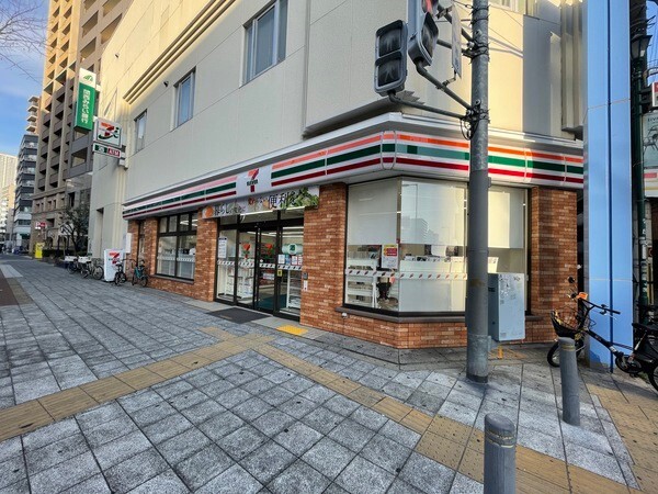 コンビニ　セブンイレブン大阪南堀江１丁目店（コンビニ）まで175m