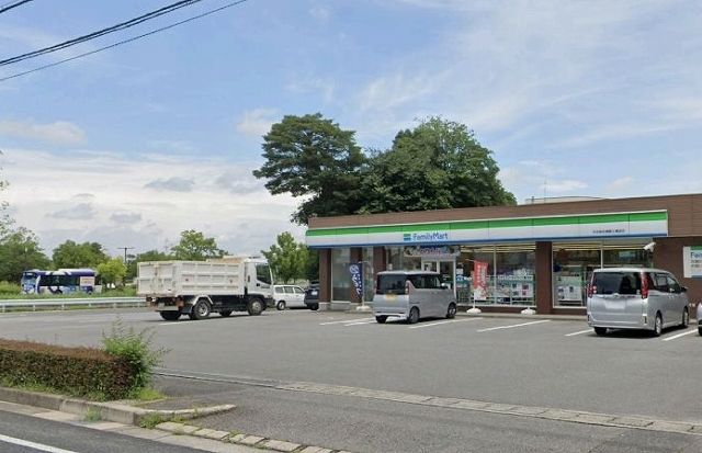 コンビニ　ファミリーマート運動公園前（コンビニ）まで260m