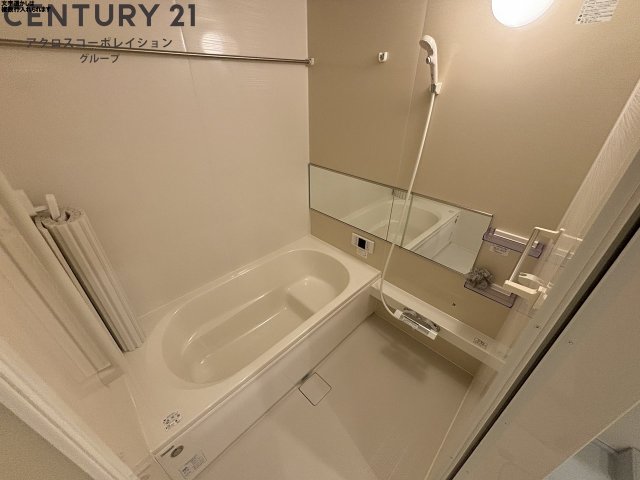 バス・シャワールーム　浴室乾燥機付きで便利です！