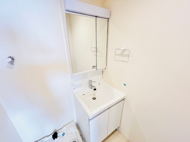 洗面設備　別部屋の写真を参照。