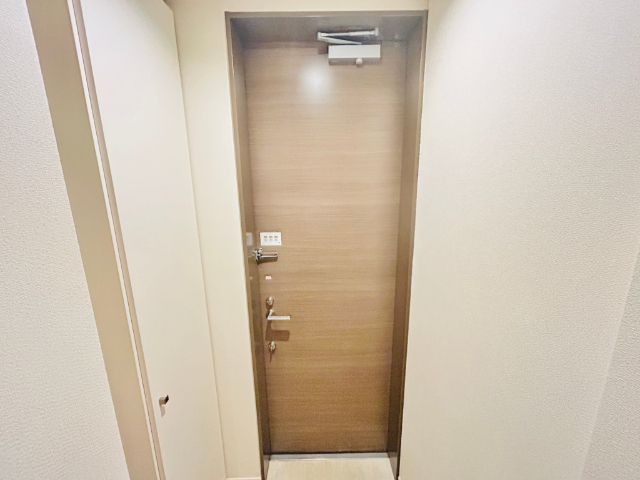 玄関　別部屋の写真を参照。