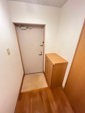 玄関　同間取り、別の部屋の写真です