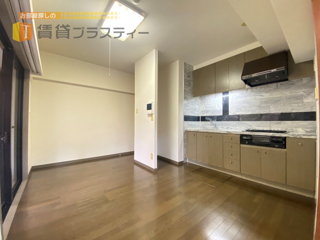 居室・リビング　お隣との壁もしっかりしていますよ。