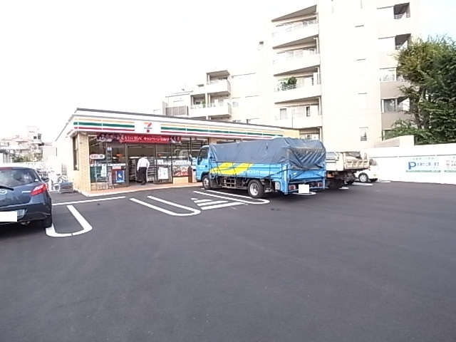 コンビニ　セブンイレブン狛江駅南店（コンビニ）まで324m