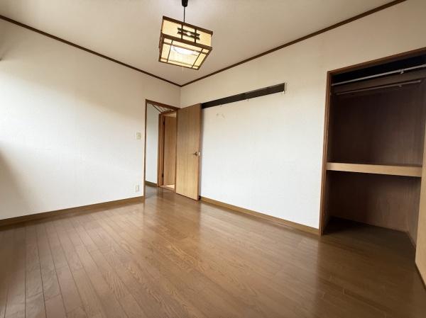 ＪＲ筑肥線 和多田駅 徒歩14分 2階建 築29年の居間写真