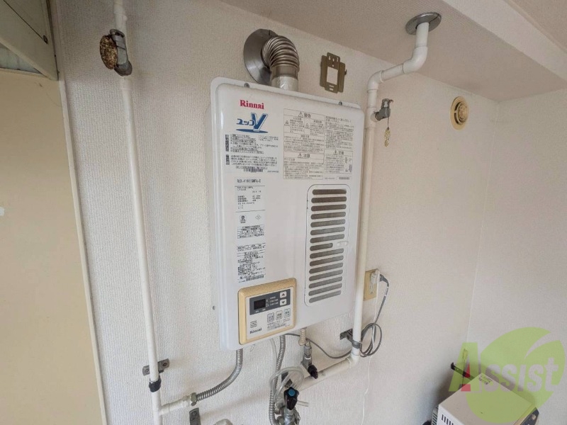 その他設備　こちらの給湯器でお湯をあたためてくれますよ