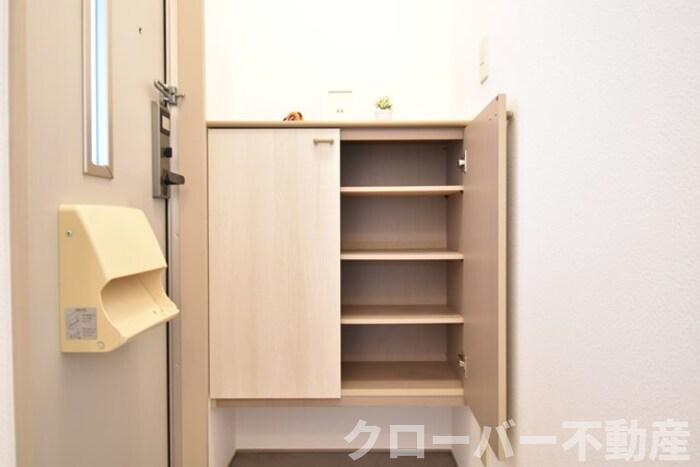 玄関　シューズボックス（カウンタータイプ）