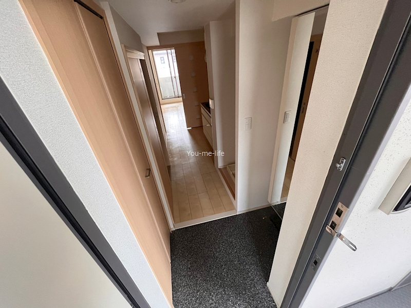 玄関　※別部屋参考写真