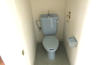 阪急神戸線 夙川駅 徒歩13分 2階建 築32年のトイレ写真