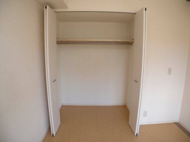 収納　リバーハイム谷八木