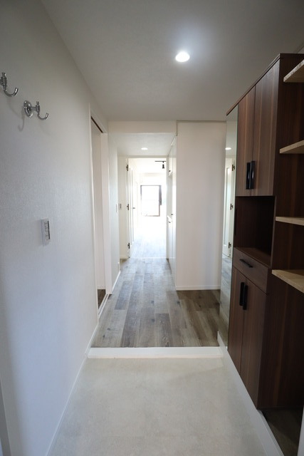 玄関　参考写真（同建物別部屋のものです）