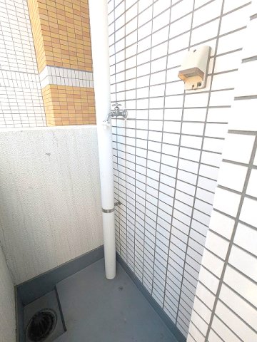 バルコニー　洗濯機置場あります