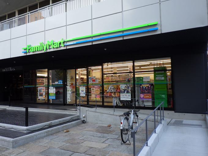 コンビニ　ファミリーマート 烏丸五条店（コンビニ）まで40m