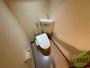 トイレ　こちらはトイレです。清潔感があり、安心して使用できます。