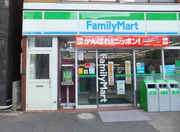コンビニ　ファミリーマート牡丹一丁目店（コンビニ）まで549m