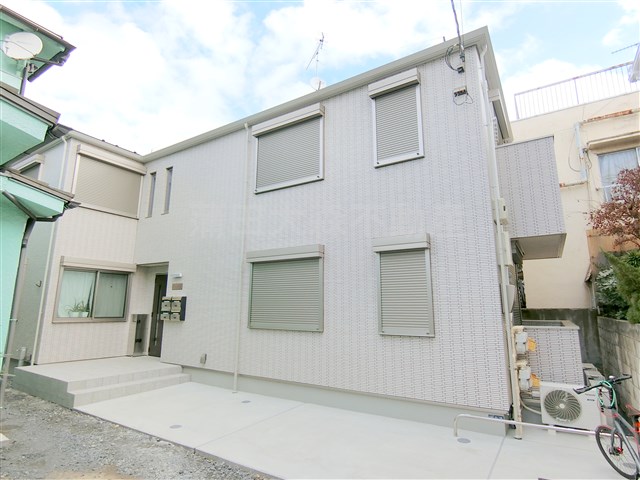 建物外観　2020年12月築　軽量鉄骨造地上2階建て総戸数4戸　東京都