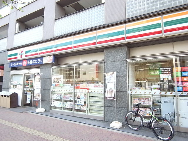 コンビニ　セブンイレブン　東中野駅前（コンビニ）まで530m