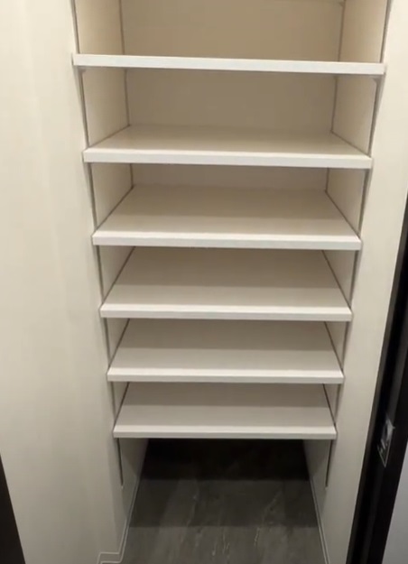 その他設備　下足入