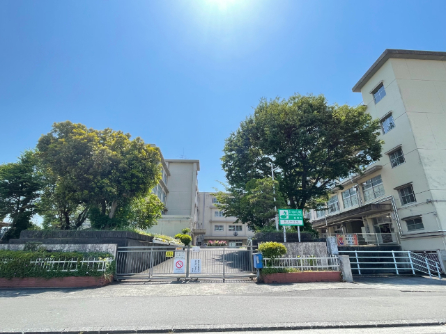 中学校　静岡市立観山中学校（中学校）まで1693m