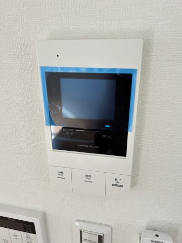 セキュリティ　モニター付きインターホン。 ※別号室参考画像