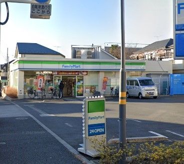 コンビニ　ファミリーマート板橋三園店（コンビニ）まで380m