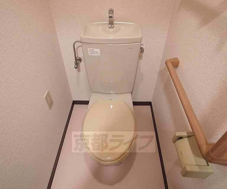 トイレ　手すりつきです