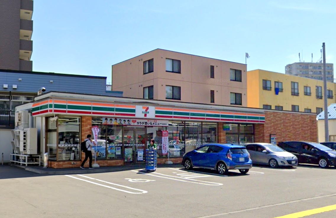 コンビニ　セブンイレブン札幌菊水3条店（コンビニ）まで355m