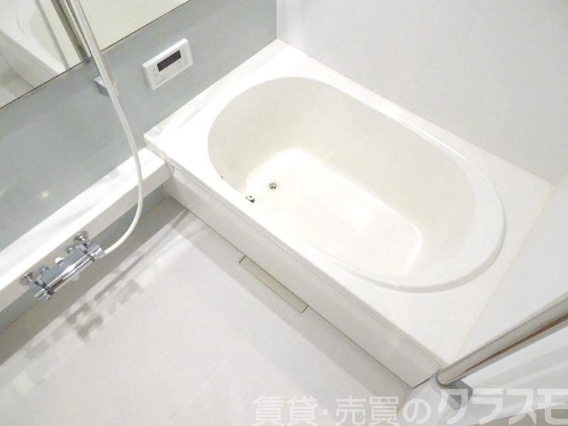 バス・シャワールーム　浴室乾燥機＆追焚機能付き広々バスルーム♪