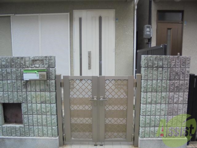エントランス　こちらからお入りください