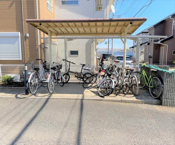 その他　屋根付き駐輪場