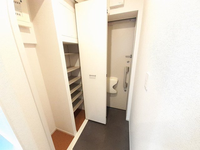 玄関　収納もある玄関です