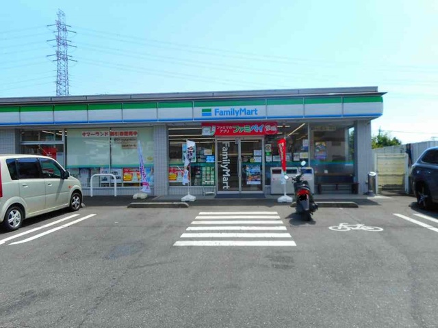 コンビニ　ファミリーマート（コンビニ）まで550m