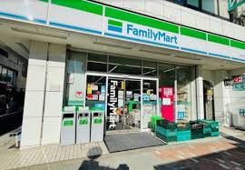 コンビニ　ファミリーマート木場五丁目店（コンビニ）まで108m