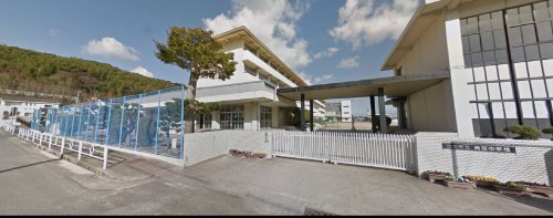 中学校　洲本市立青雲中学校（中学校）まで566m